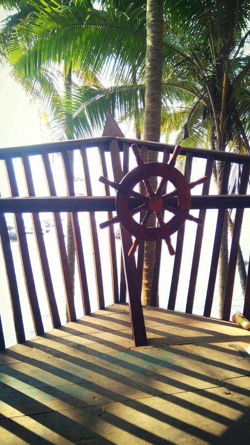 Belantara Beach Front Hotel Vengurla Exterior photo