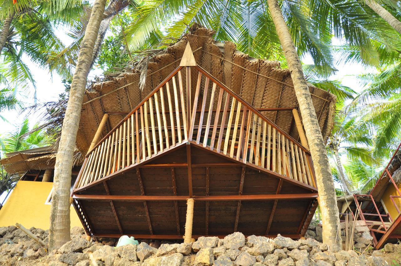 Belantara Beach Front Hotel Vengurla Exterior photo