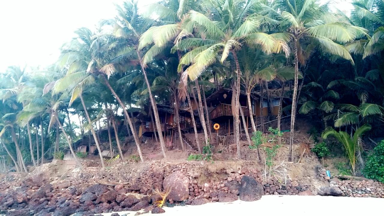 Belantara Beach Front Hotel Vengurla Exterior photo